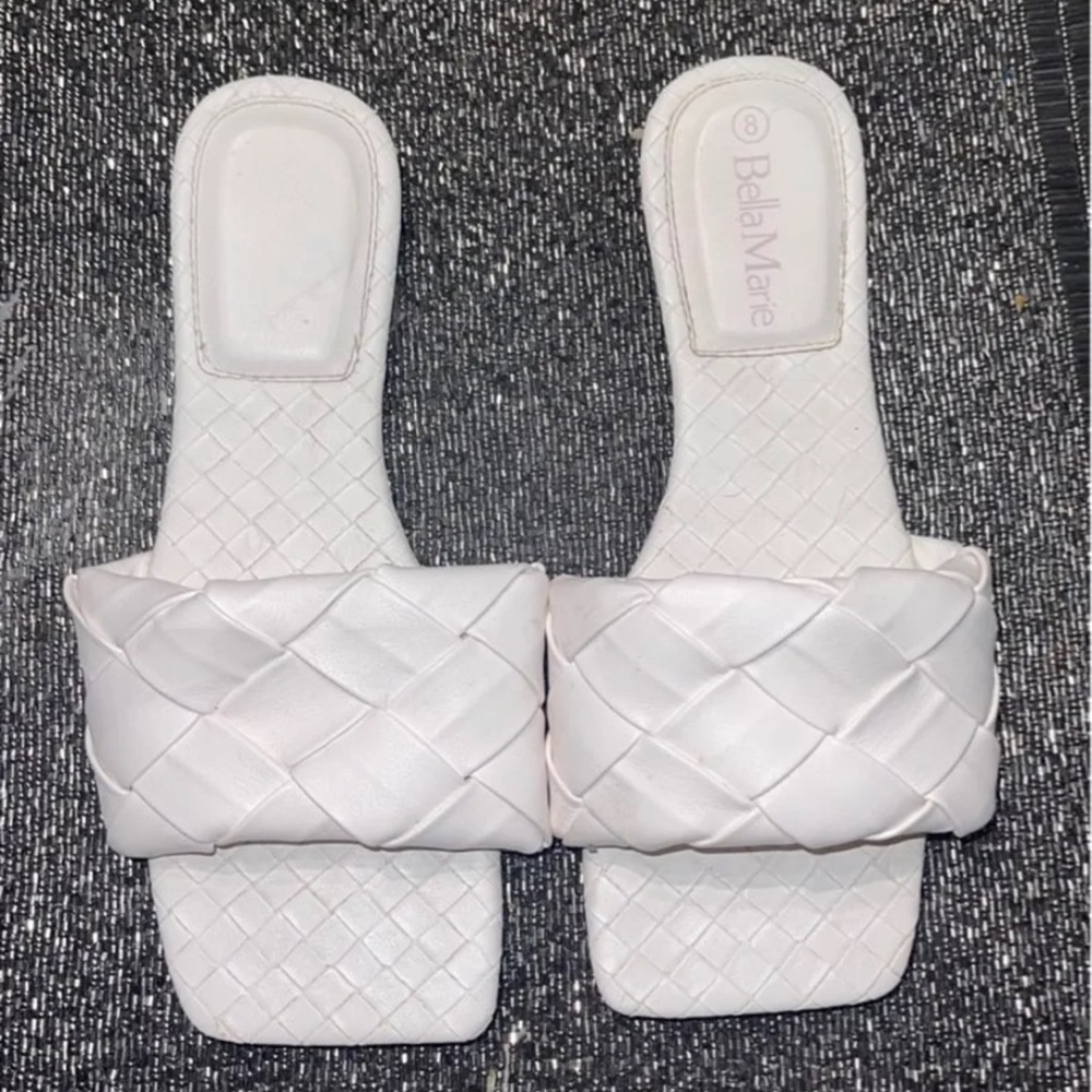 Sandal’s - Picture 2 of 4
